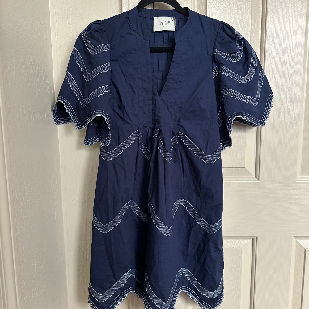 Hyacinth House Tuckernuck Navy Embroidered Weston Mini Dress XS Scalloped - Picture 2 of 9